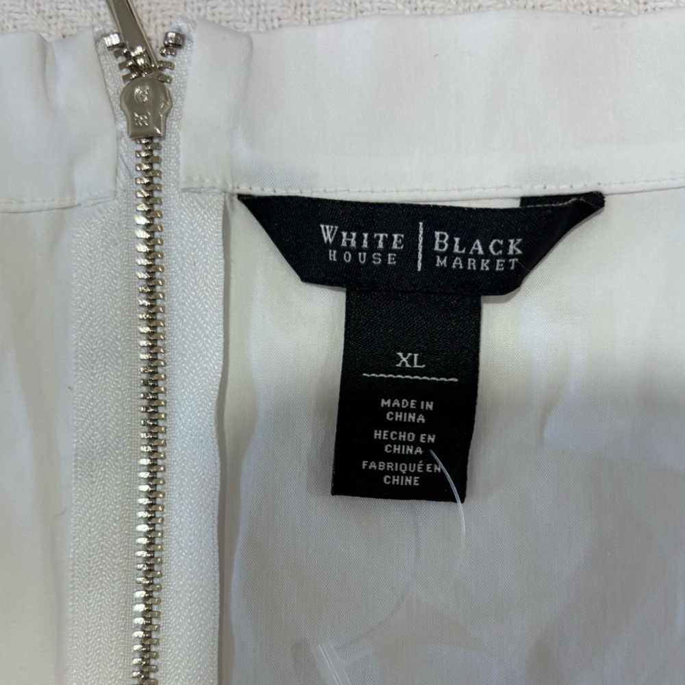 💚White House Black Market Crisp White Blouse💚 - Picture 5 of 11